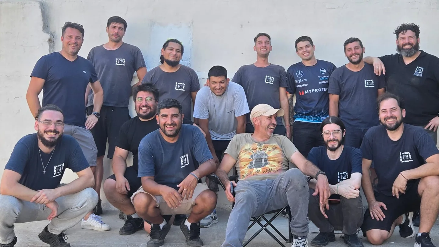 Gran parte del equipo de Nova Domus reunido para una foto grupal